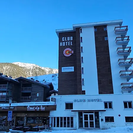 1650 - Amazing Terrace Out 2s06 * Courchevel